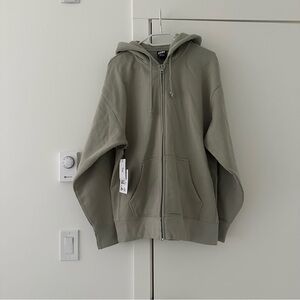 Aritzia NWT zip up hoodie